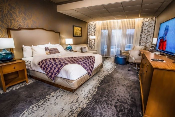 Rooms & Suites | Lake of the Ozarks | The Lodge of Four Seasons