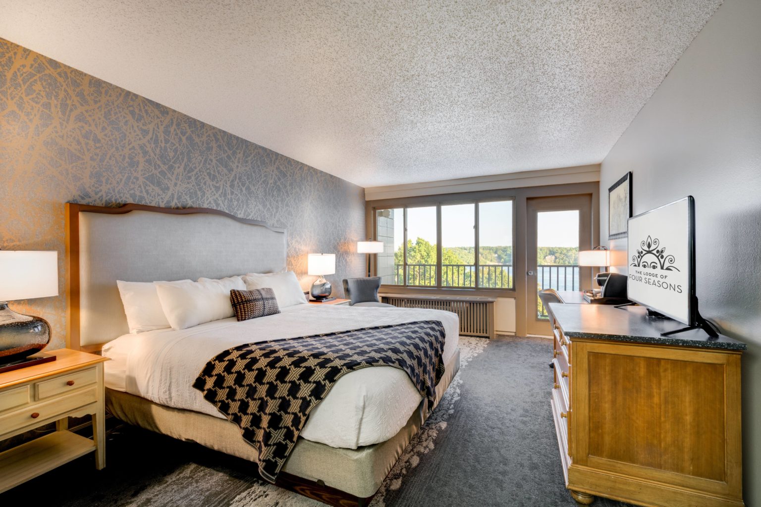 Rooms & Suites | Lake of the Ozarks | The Lodge of Four Seasons